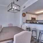 1104 West 3 Bedrooms Including 2 King Bedrooms And Custom Room