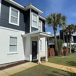 12 C Breeze Private Pool Sleeps 16 Near Rosemary