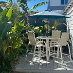 Private Tropical Retreat Vacation Home With Modern Amenities