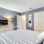 Panama City Beach Condo With Pool And Beach Access!