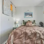 Across The Street From Beach With 2 Pools
