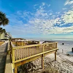 Pelican Walk 710