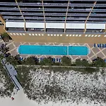 Emerald Chic Beachfront 2 Bdr Apt 4 Beach Seats And A Cannope On Us