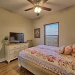 Roomy Oceanfront Condo With Breathtaking View And Beachside Pool - Unit 1906