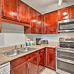 Lakefront Condo With Community Pools - Walk To Beach