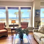 Wonderful Tropical Condo With Beach And Fitness Center Access - Unit 0102