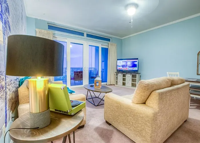 Large 3 Bd Penthouse 2034 In Laketown, Great Views And Amenities!