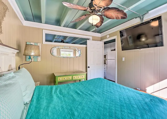 Panama City Condo With Pool Access, Steps To Beach!