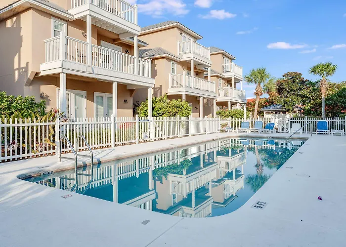 Sand Dollar Holler-Pool-Close To Beach And Shops!