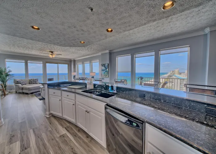Spacious Tropical Condominium At 17Th Floor With Beach And Pool Access - Unit 1707