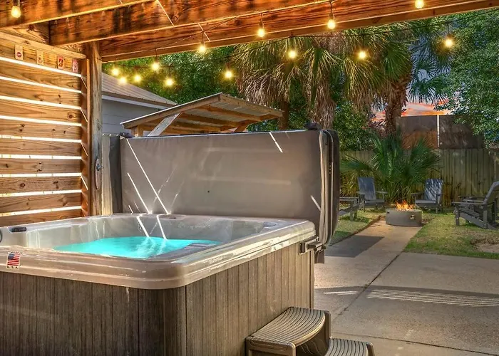 Shiplap Shack-Sznl Hot Tub, Fire Pit, 8 Min Walk To Beach, Free Daily Activities, And More!