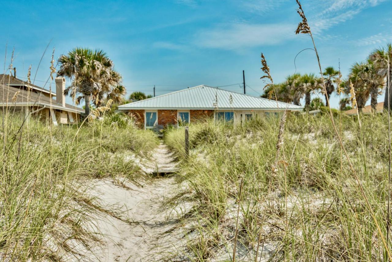 Holiday home Blast - Lovely Beachfront With Tons Of Space!