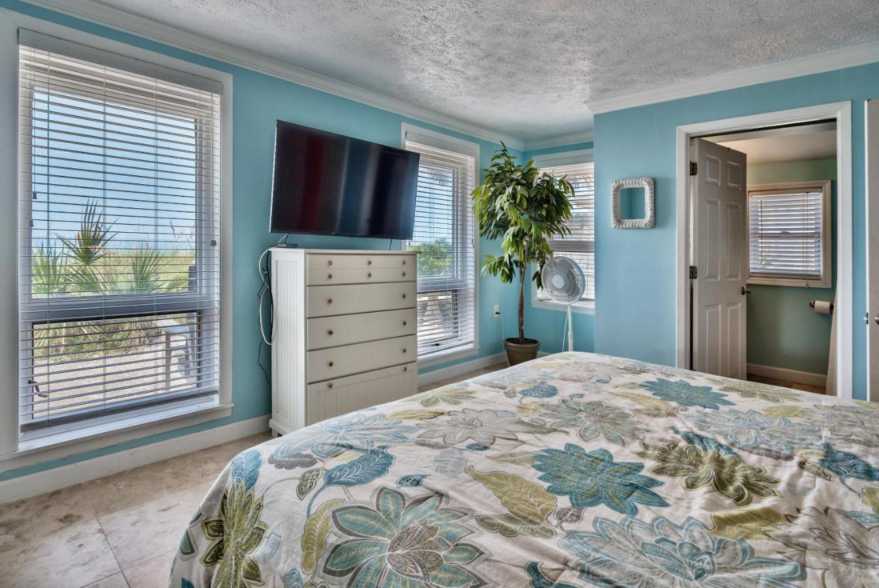 Holiday home Blast - Lovely Beachfront With Tons Of Space! *