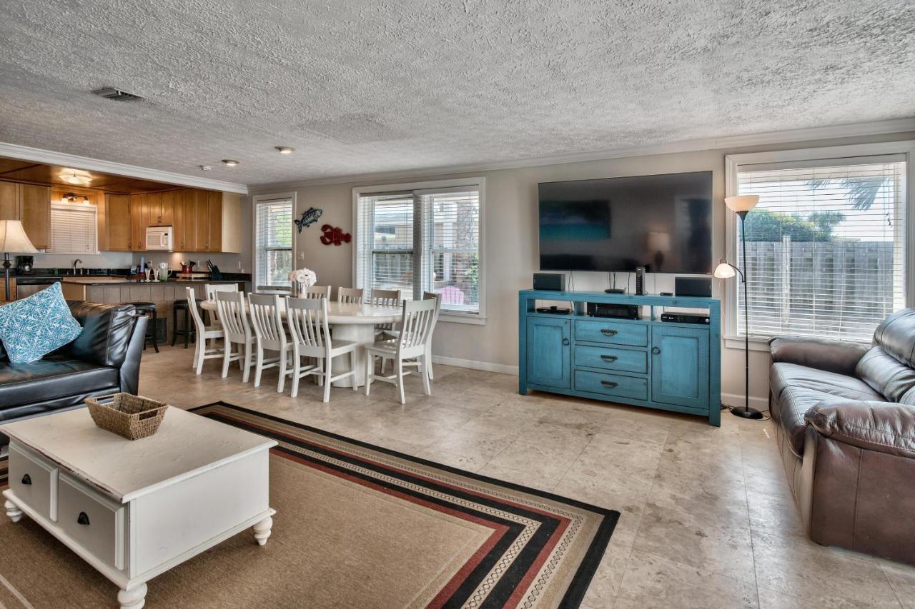 Holiday home Blast - Lovely Beachfront With Tons Of Space!