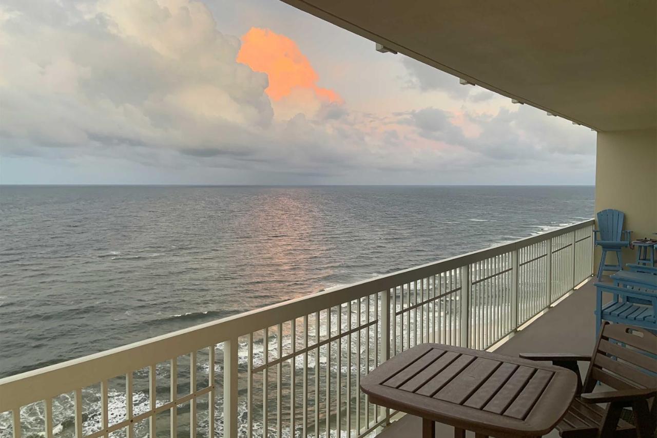 Apartment Waterfront Pcb With Balcony And Gear!