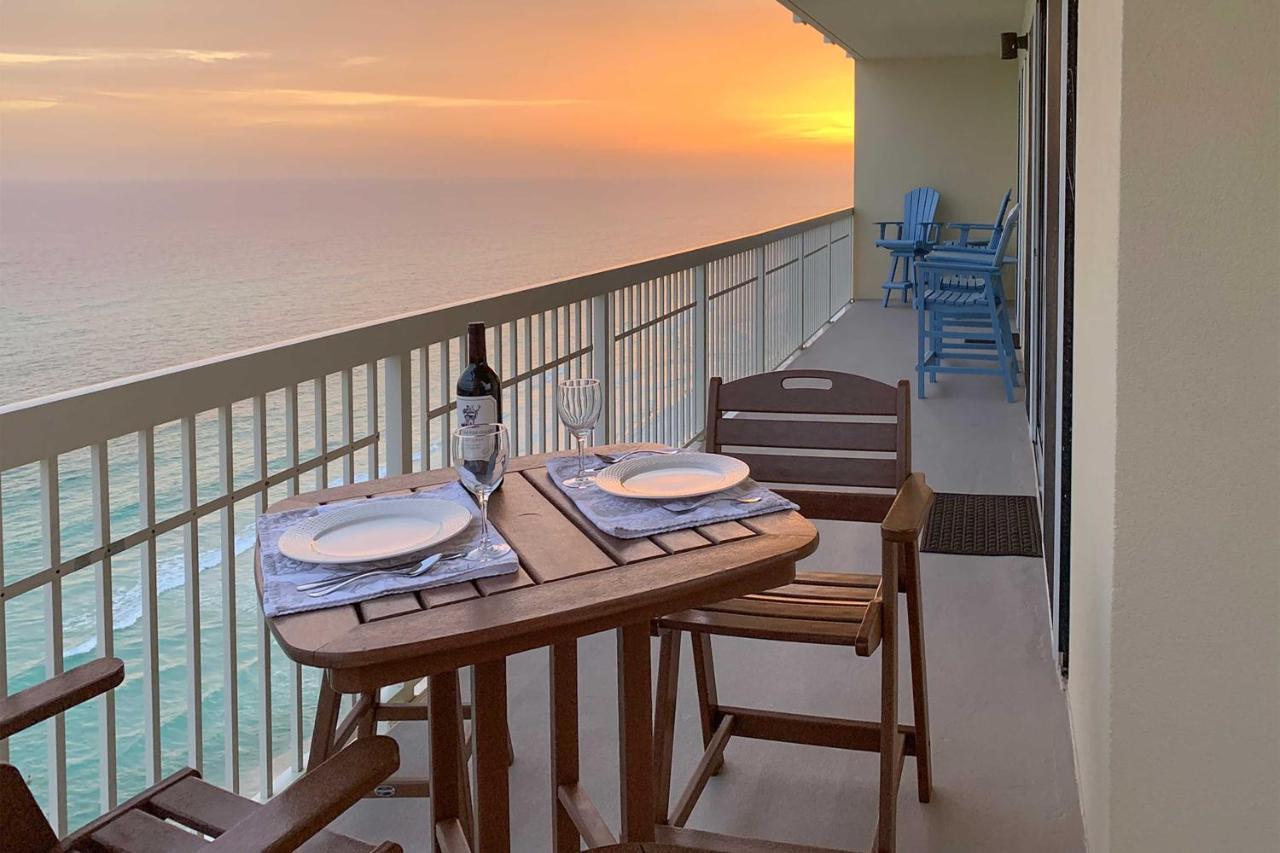 Apartment Waterfront Pcb With Balcony And Gear! *