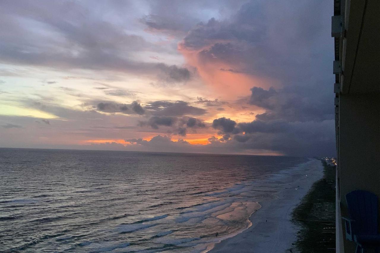 Apartment Waterfront Pcb With Balcony And Gear! Panama City Beach
