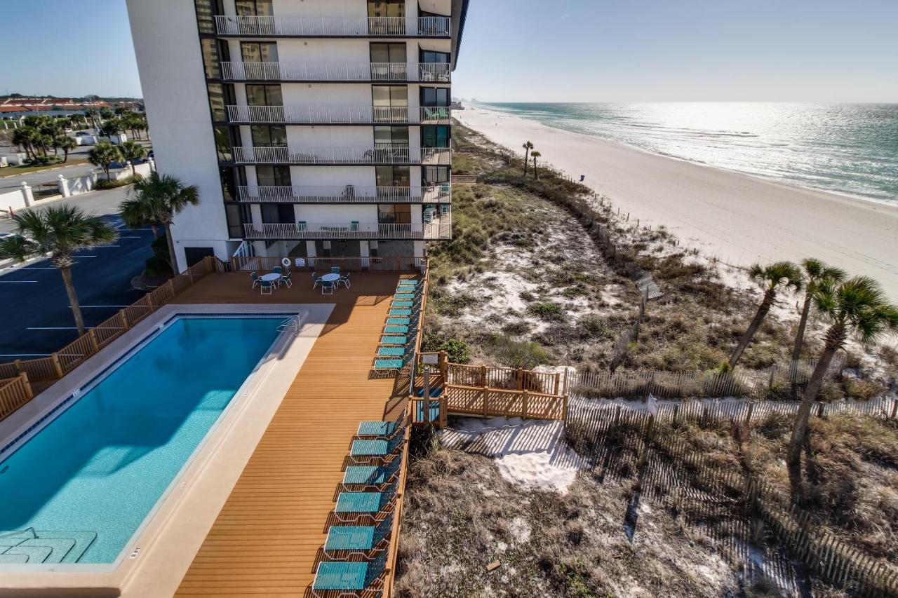 Edgewater 207 *