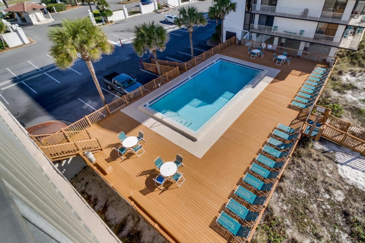 Edgewater 207