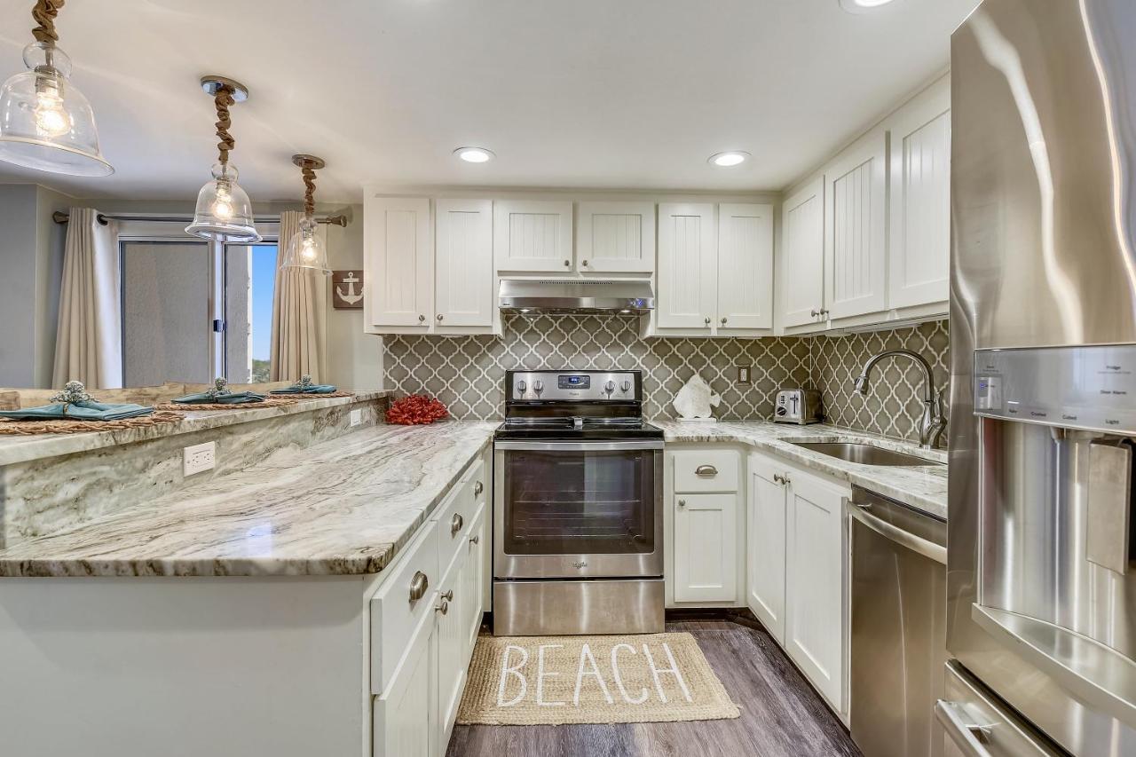 Pinnacle Port #115a By Book That Holiday home