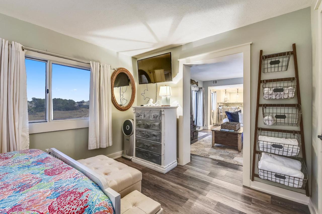 Pinnacle Port #115a By Book That Holiday home