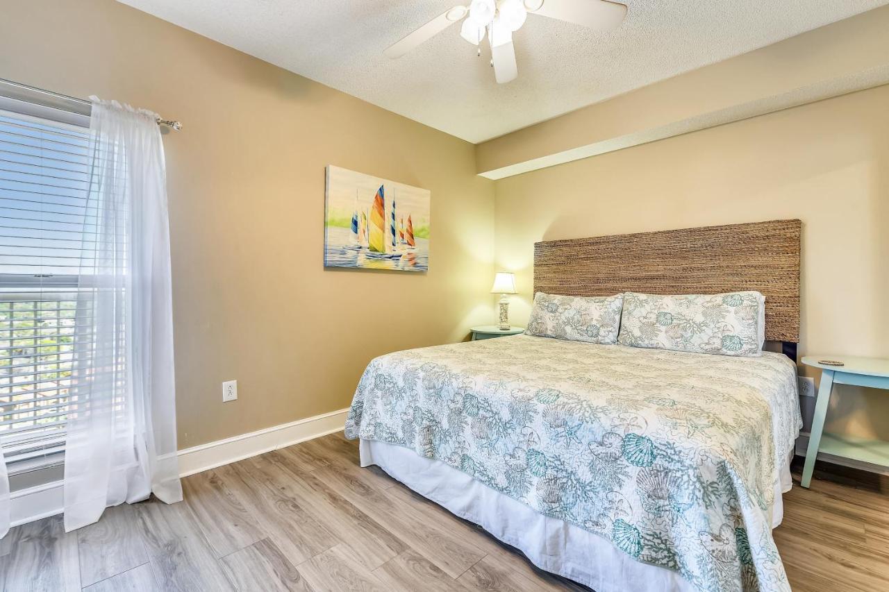 Majestic #1502-1 By Book That Holiday home