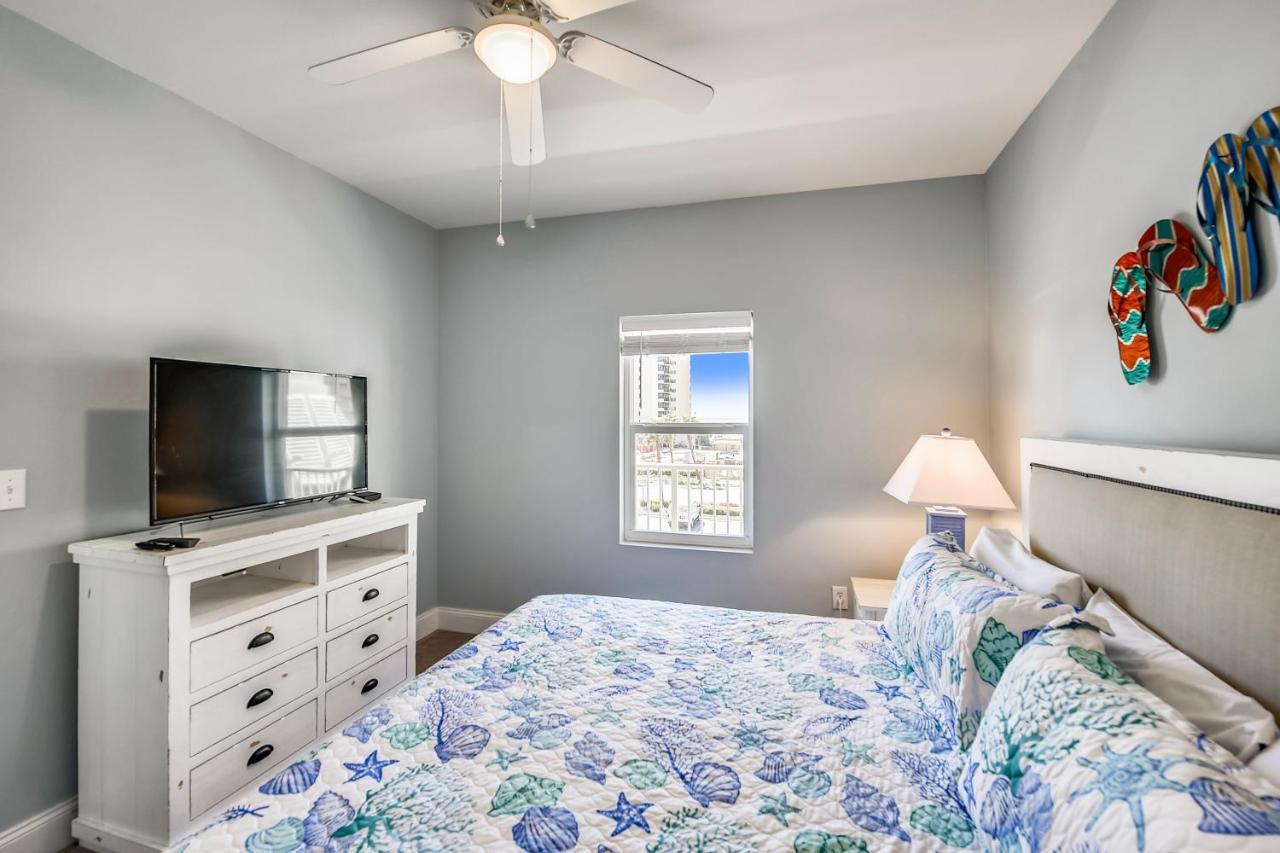 Laketown Wharf #226 By Book That Holiday home