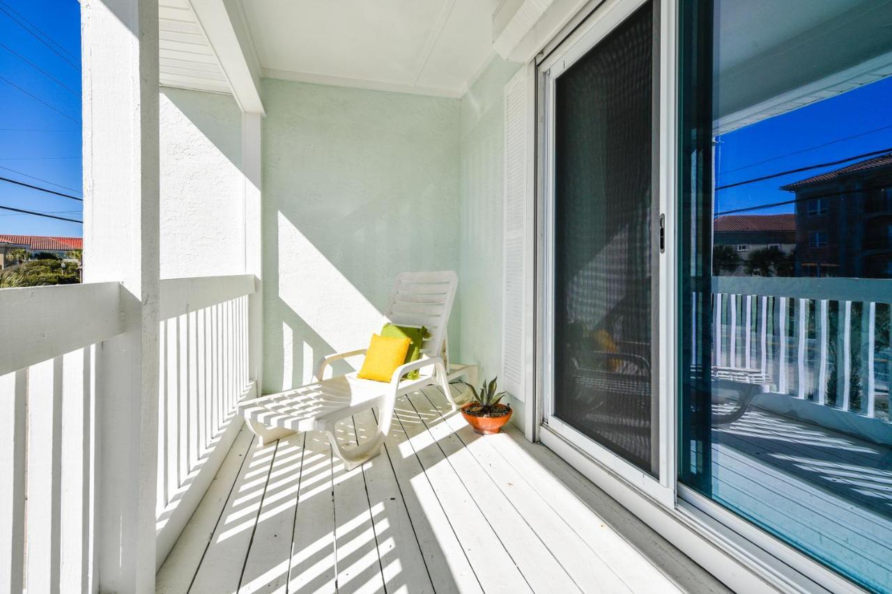 Front Riviera By Book That