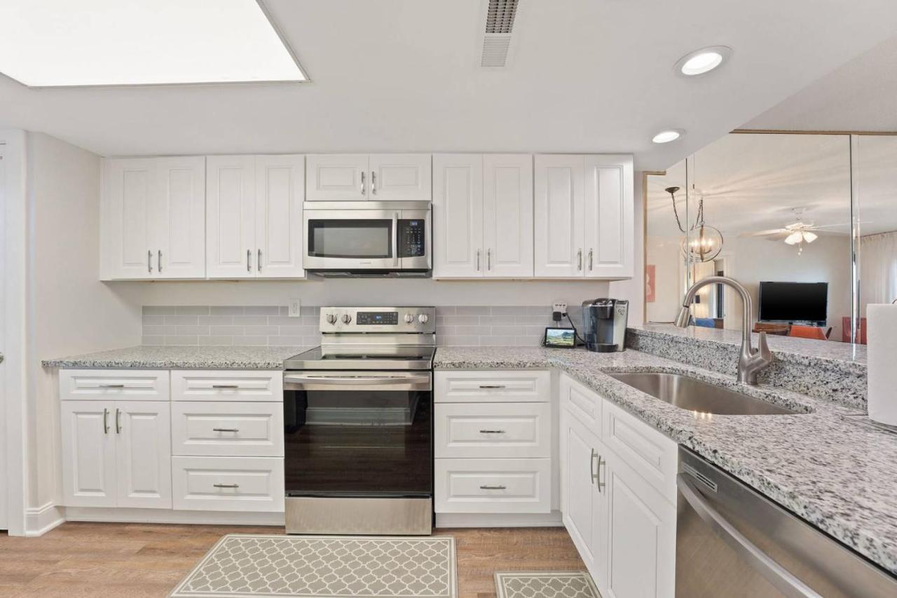 Commodore 907 2 Bed 2 Bath Panama City Beach