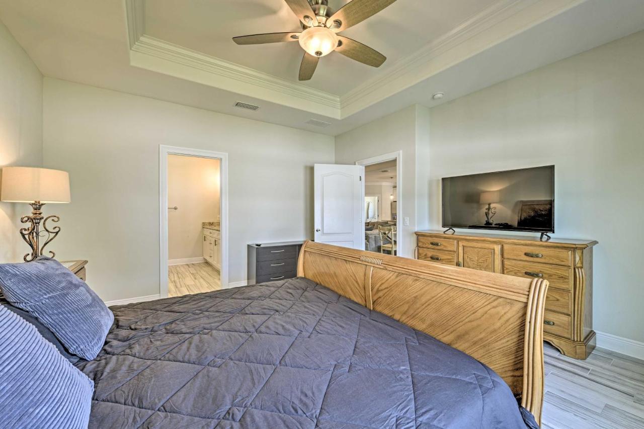 Pcb House With Patio, Grill And Games - Walk To Beach! Holiday home
