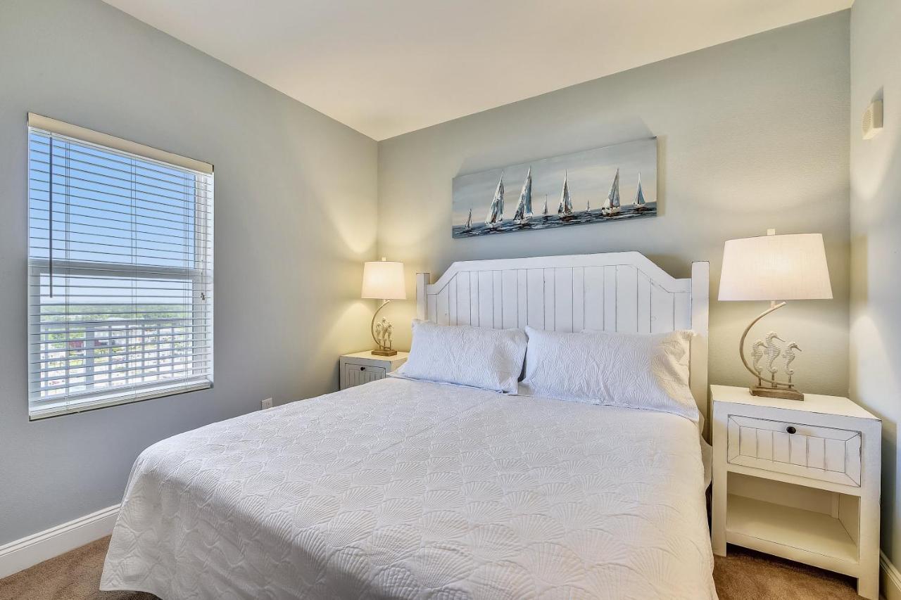 Laketown Wharf #1518 By Book That