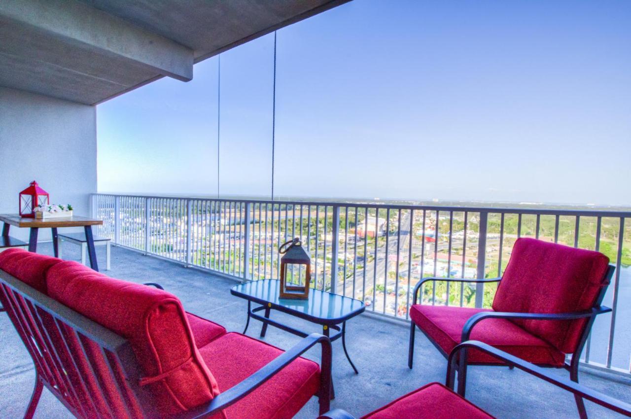 Large 3 Bd Penthouse 2034 In Laketown, Great Views And Amenities! Holiday home *