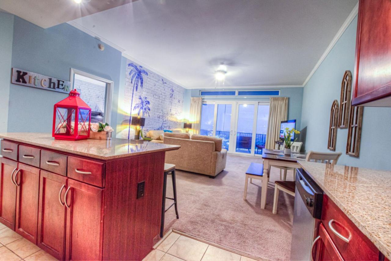 Large 3 Bd Penthouse 2034 In Laketown, Great Views And Amenities! *