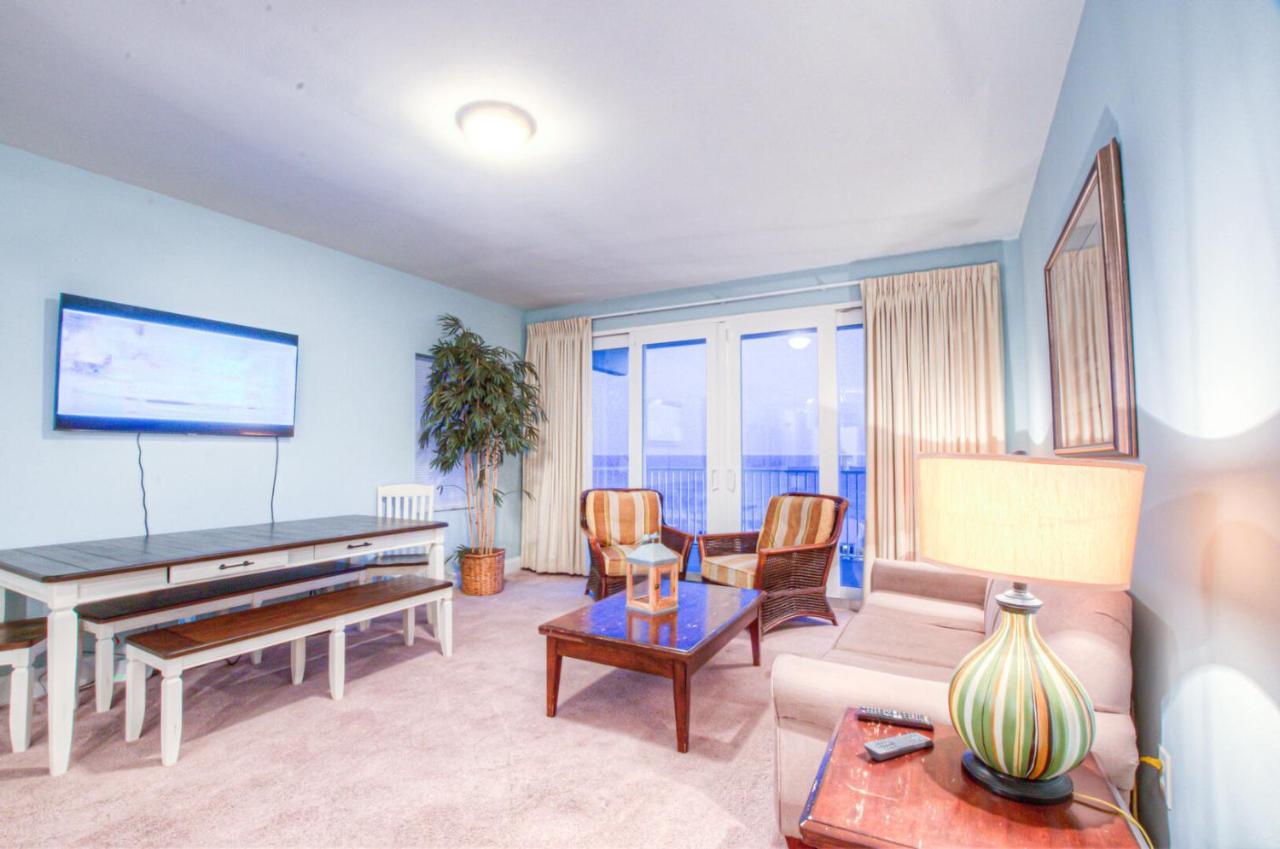 10th Floor! Beautiful 3 Bd, Great Amenities, And Great Location