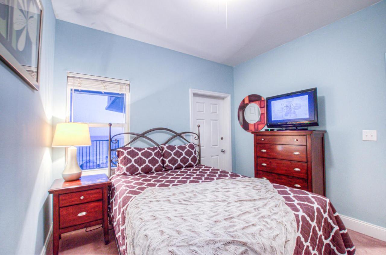 Holiday home 10th Floor! Beautiful 3 Bd, Great Amenities, And Great Location