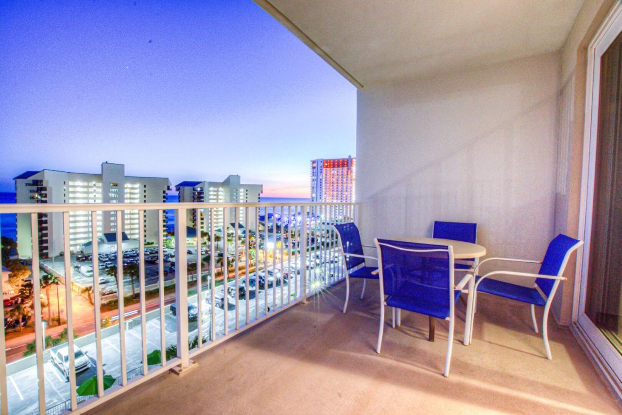Holiday home 10th Floor! Beautiful 3 Bd, Great Amenities, And Great Location *