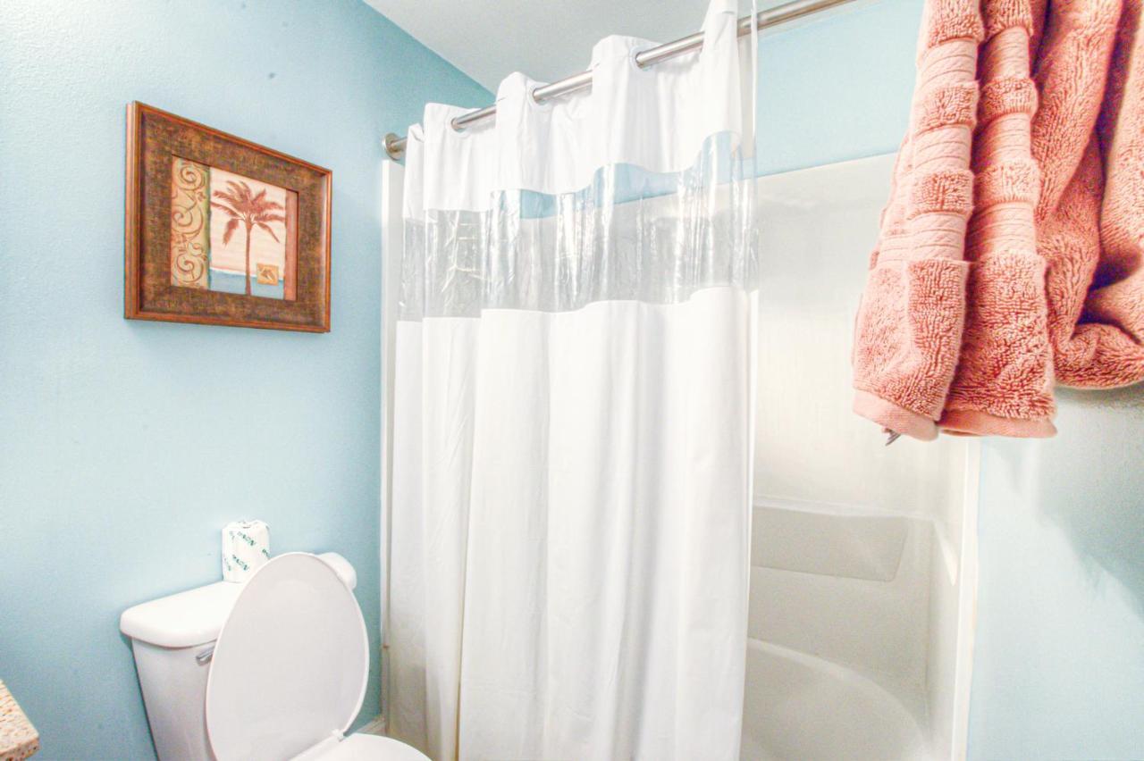 10th Floor! Beautiful 3 Bd, Great Amenities, And Great Location