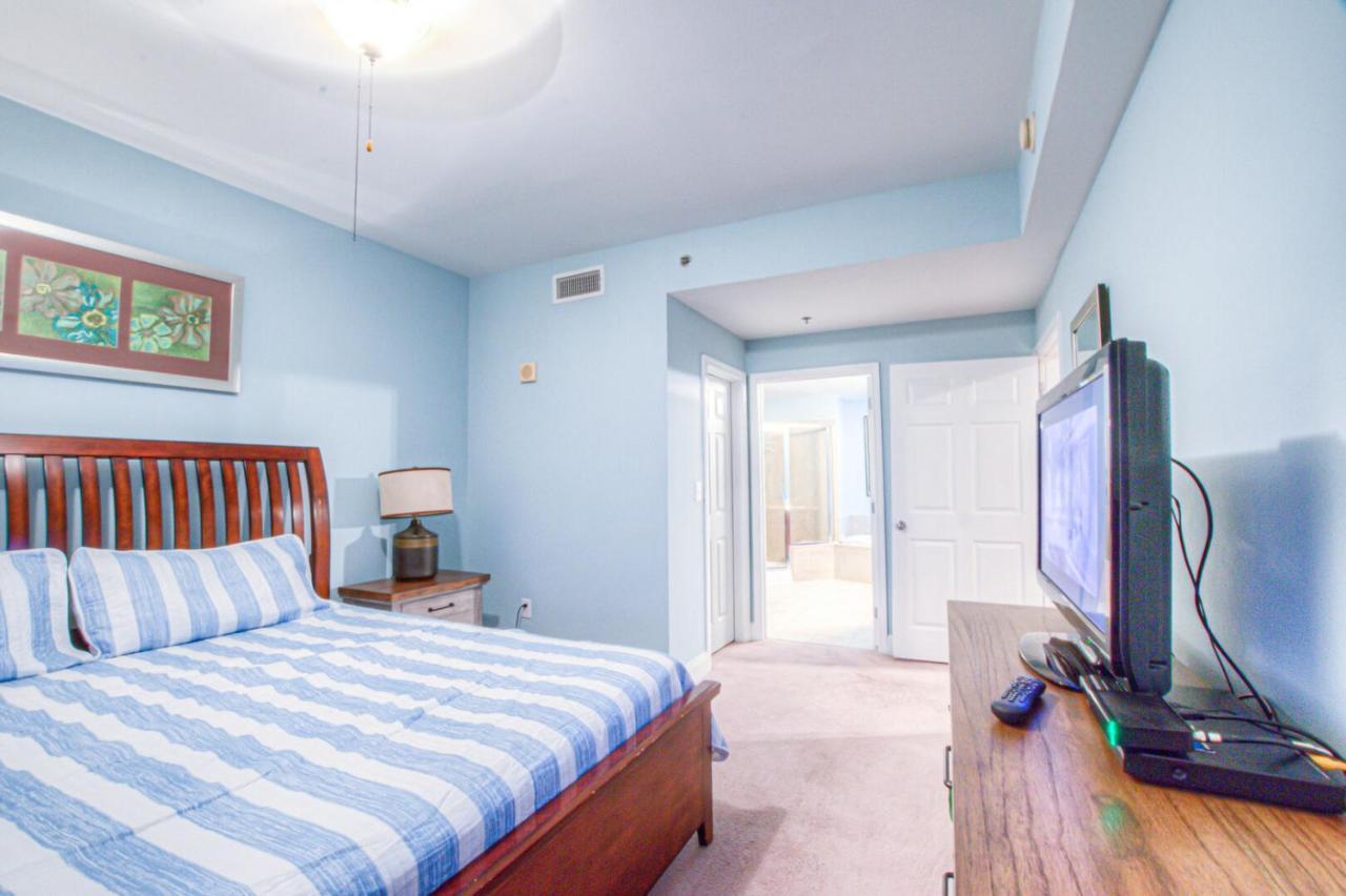 Holiday home 10th Floor! Beautiful 3 Bd, Great Amenities, And Great Location