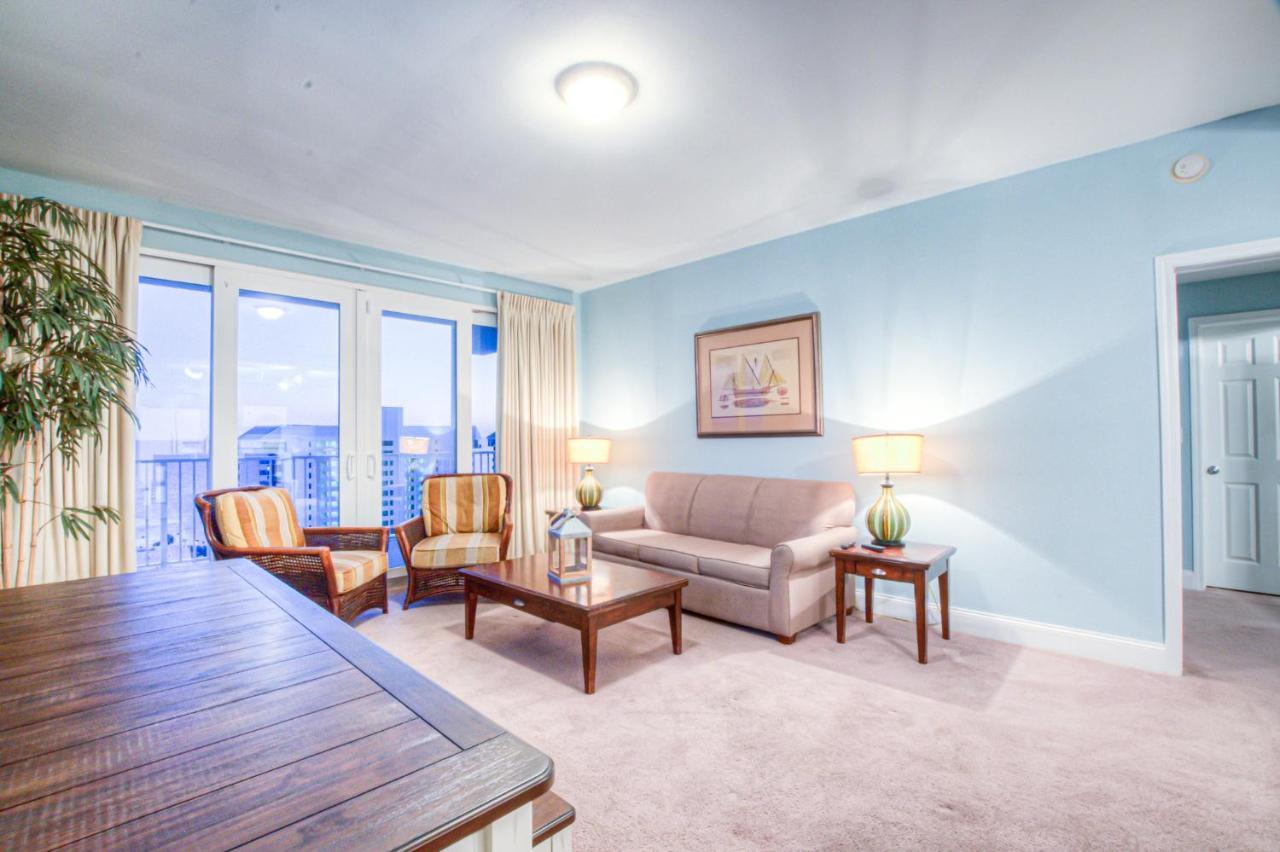 Holiday home 10th Floor! Beautiful 3 Bd, Great Amenities, And Great Location *