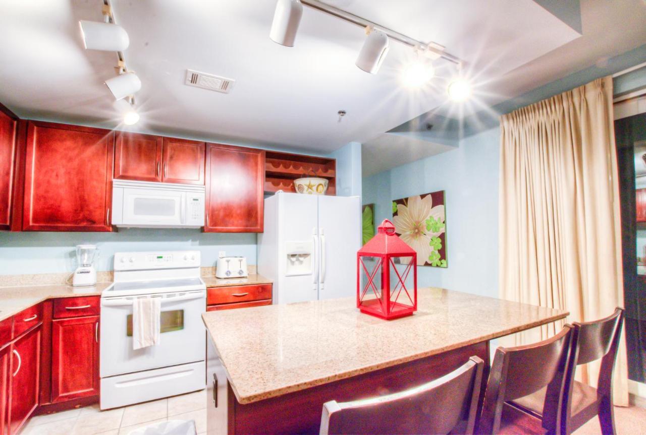 Holiday home 10th Floor! Beautiful 3 Bd, Great Amenities, And Great Location *