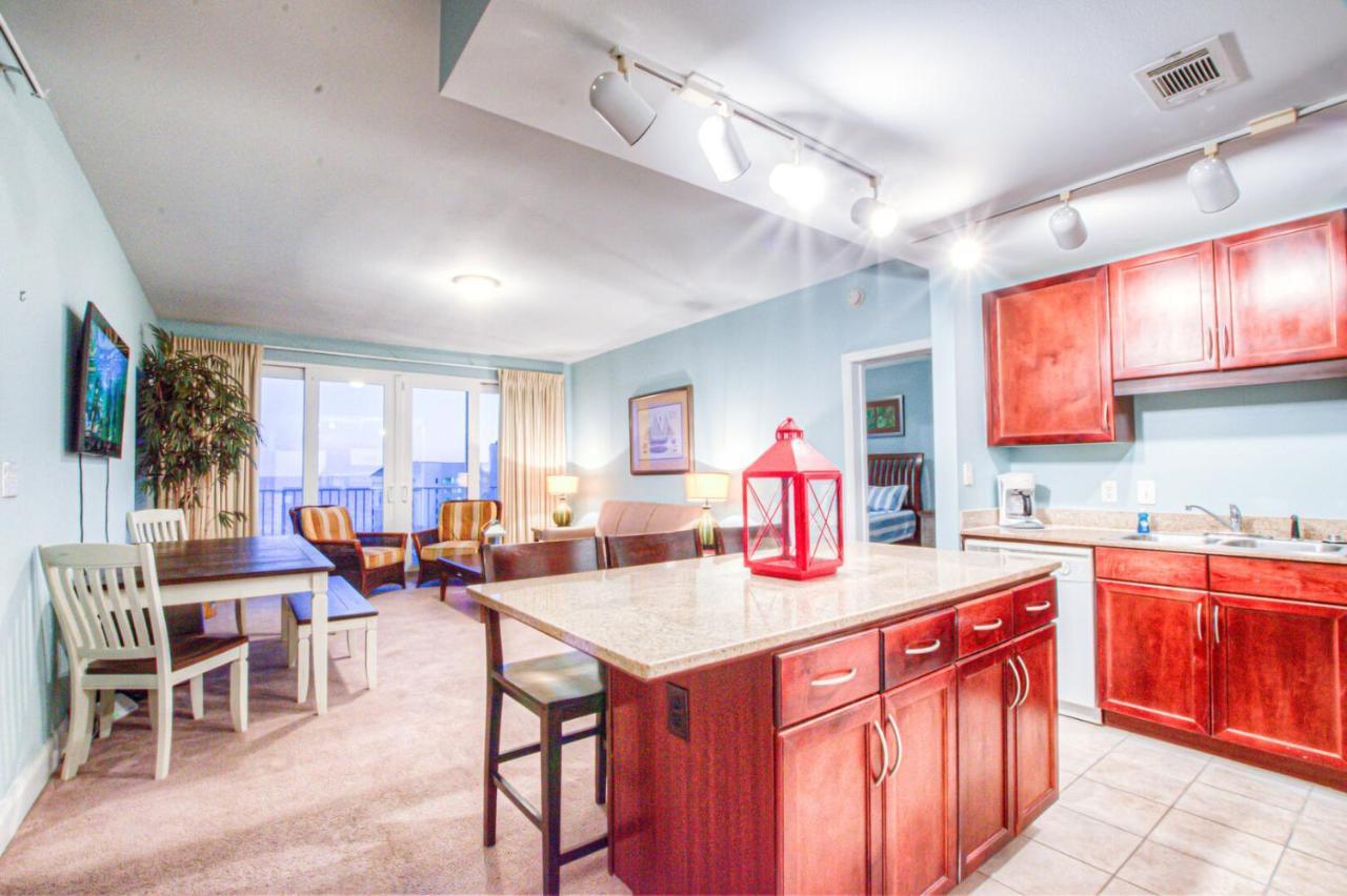 10th Floor! Beautiful 3 Bd, Great Amenities, And Great Location *