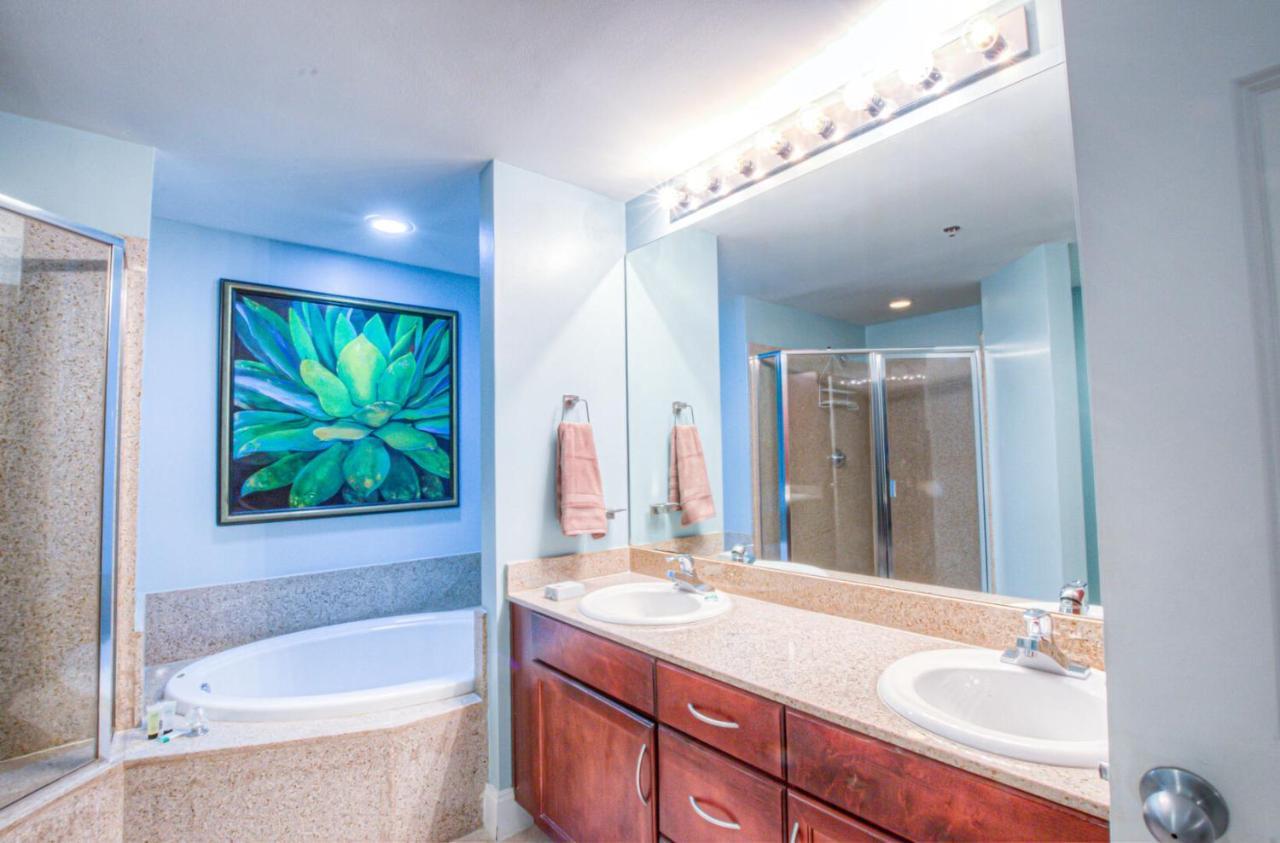 10th Floor! Beautiful 3 Bd, Great Amenities, And Great Location