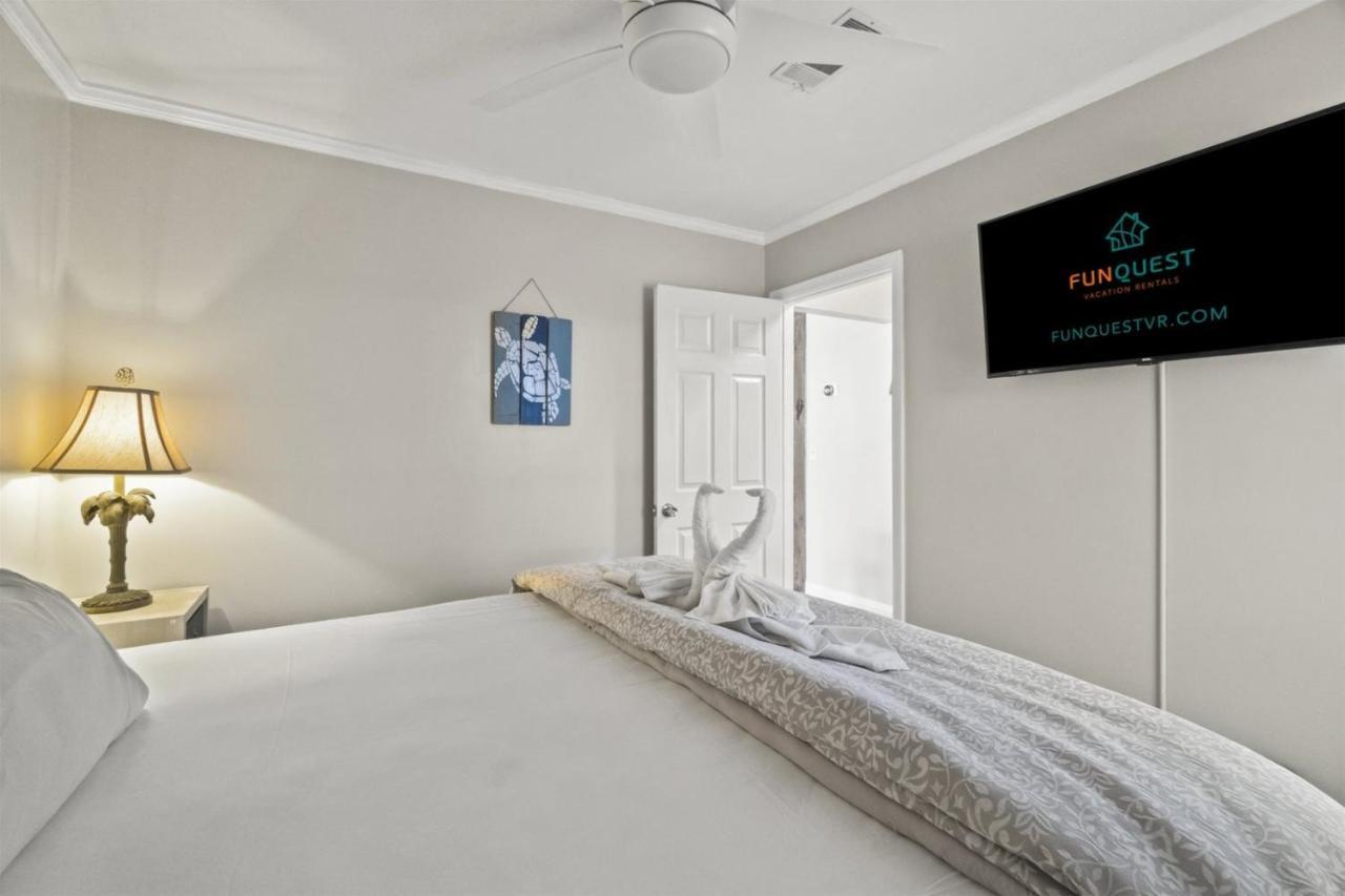 Apartment 7904 Surf Dr #7