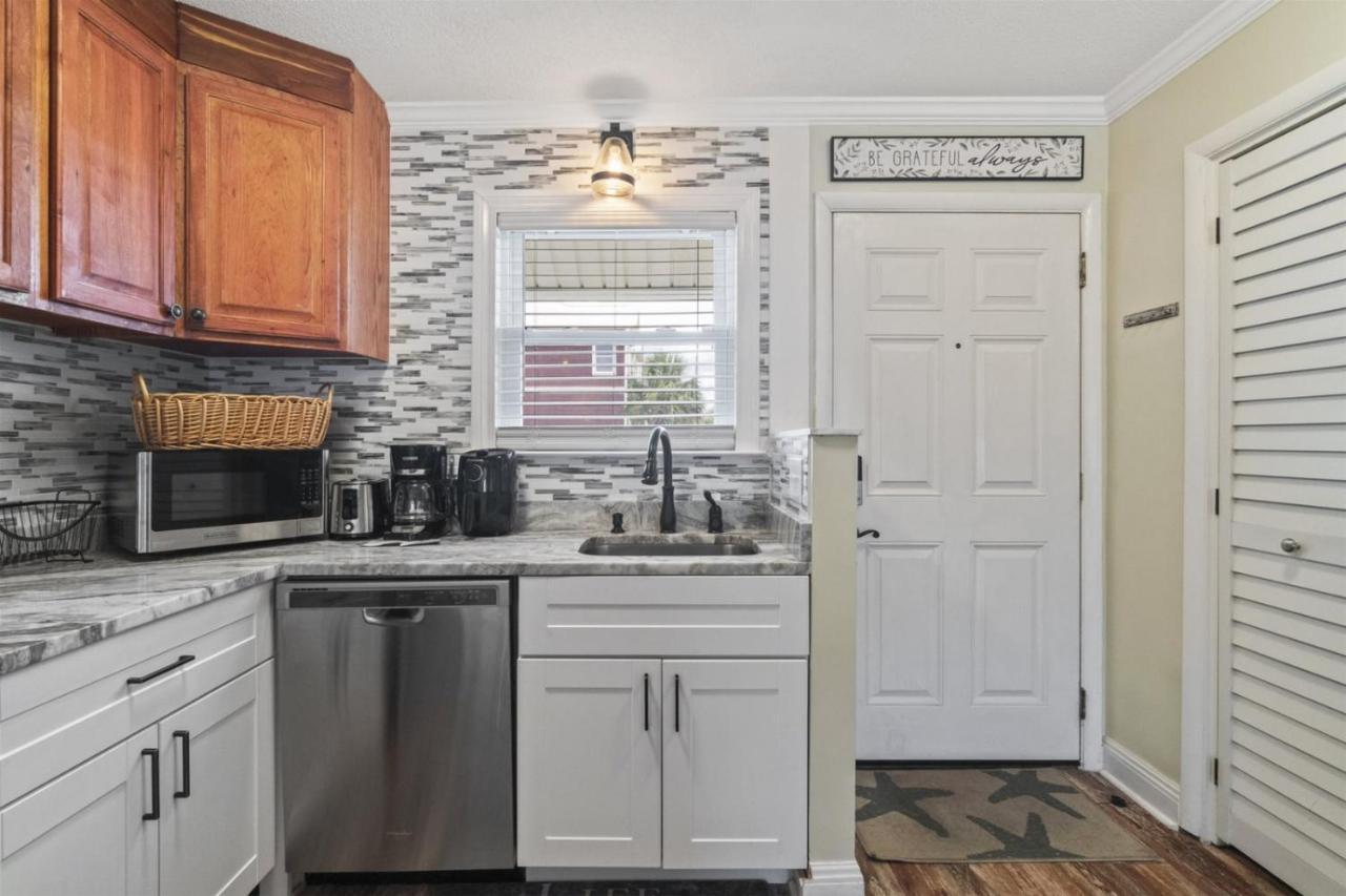 Apartment 7904 Surf Dr #7 *