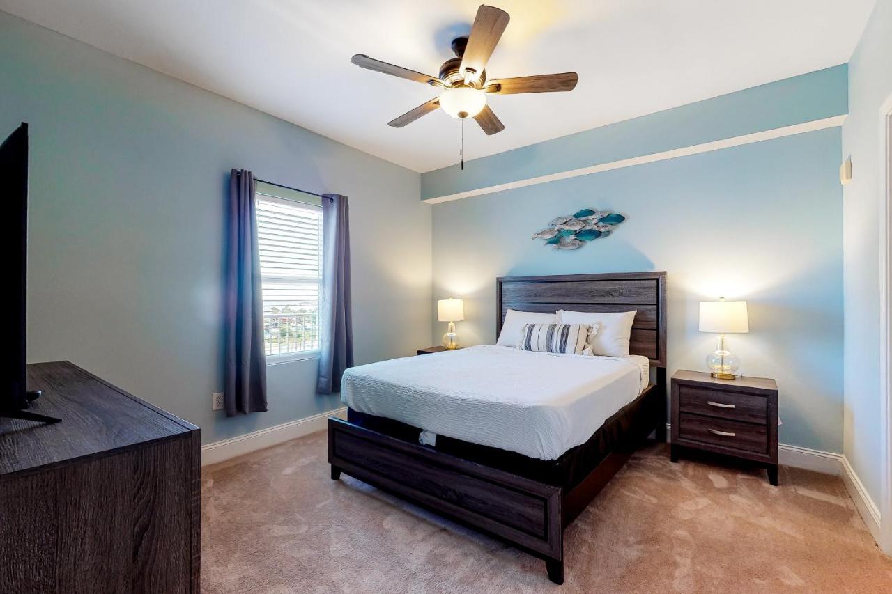 Laketown Wharf V Holiday home *