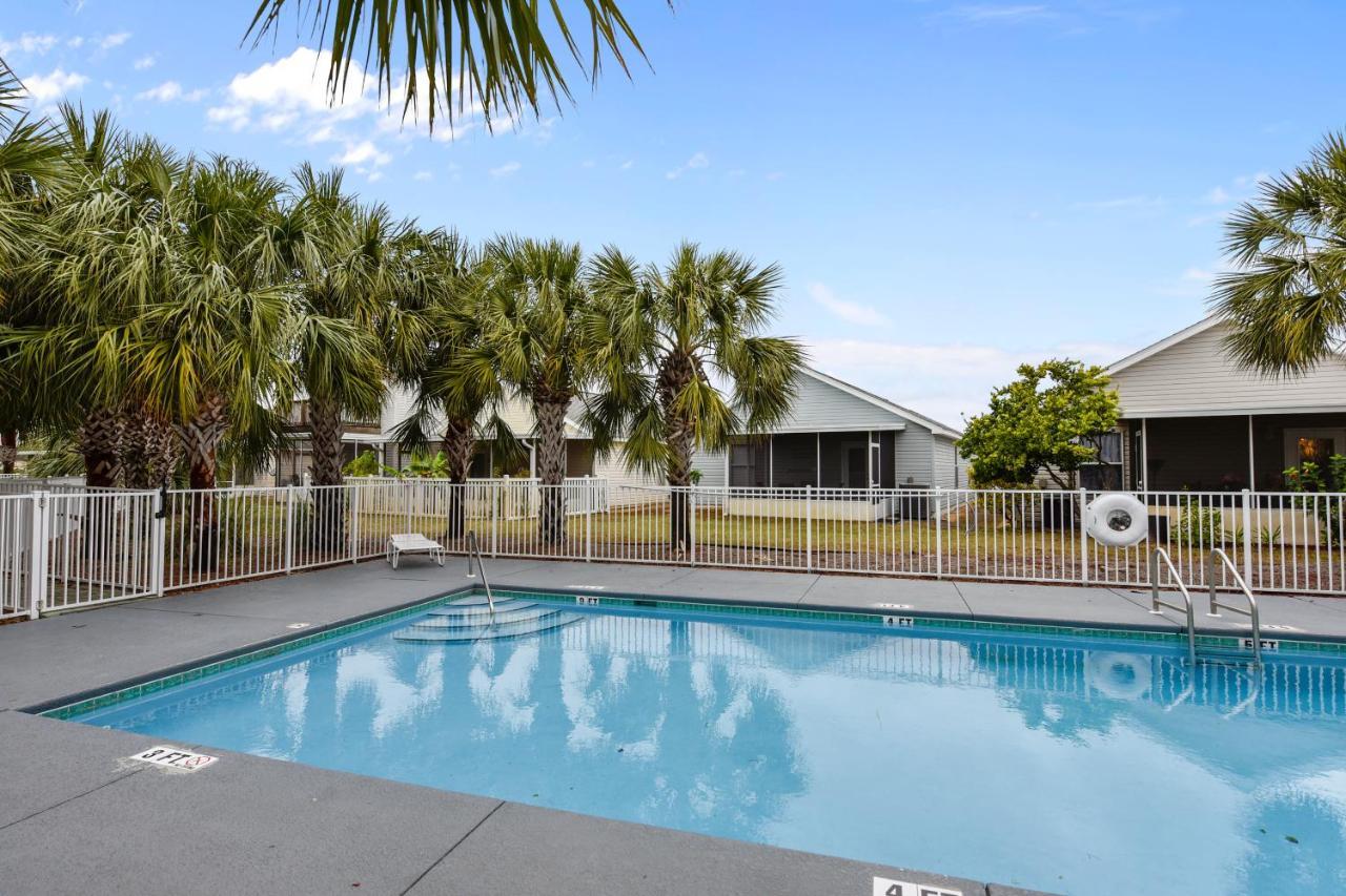 Willows Beach Retreat By Book That Condo Holiday home