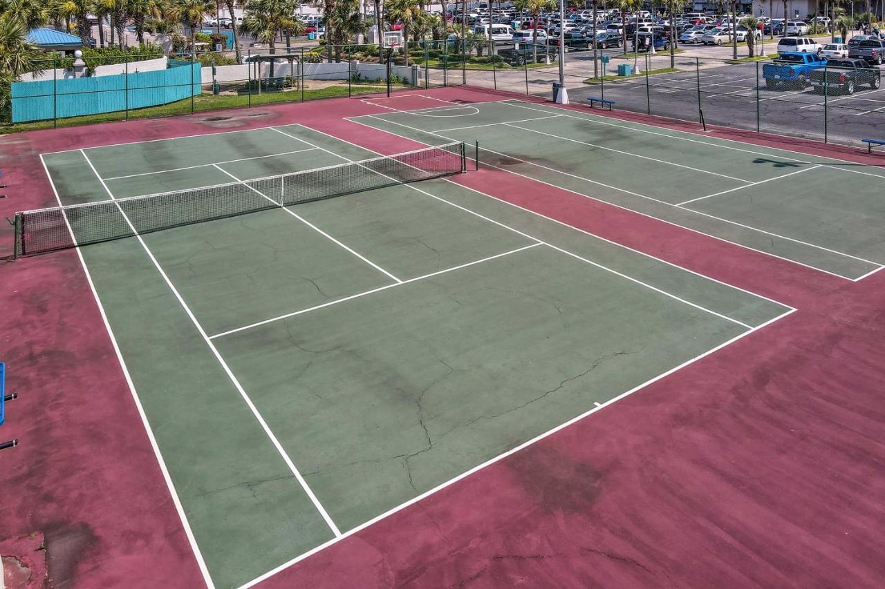 Apartment Pcb With 2 Outdoor Pools And Access! *