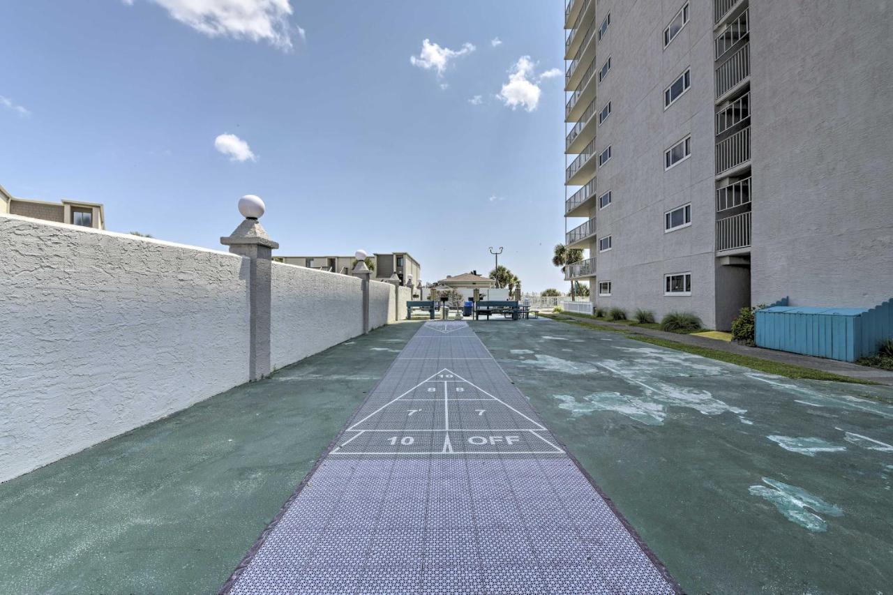 Apartment Pcb With 2 Outdoor Pools And Access!