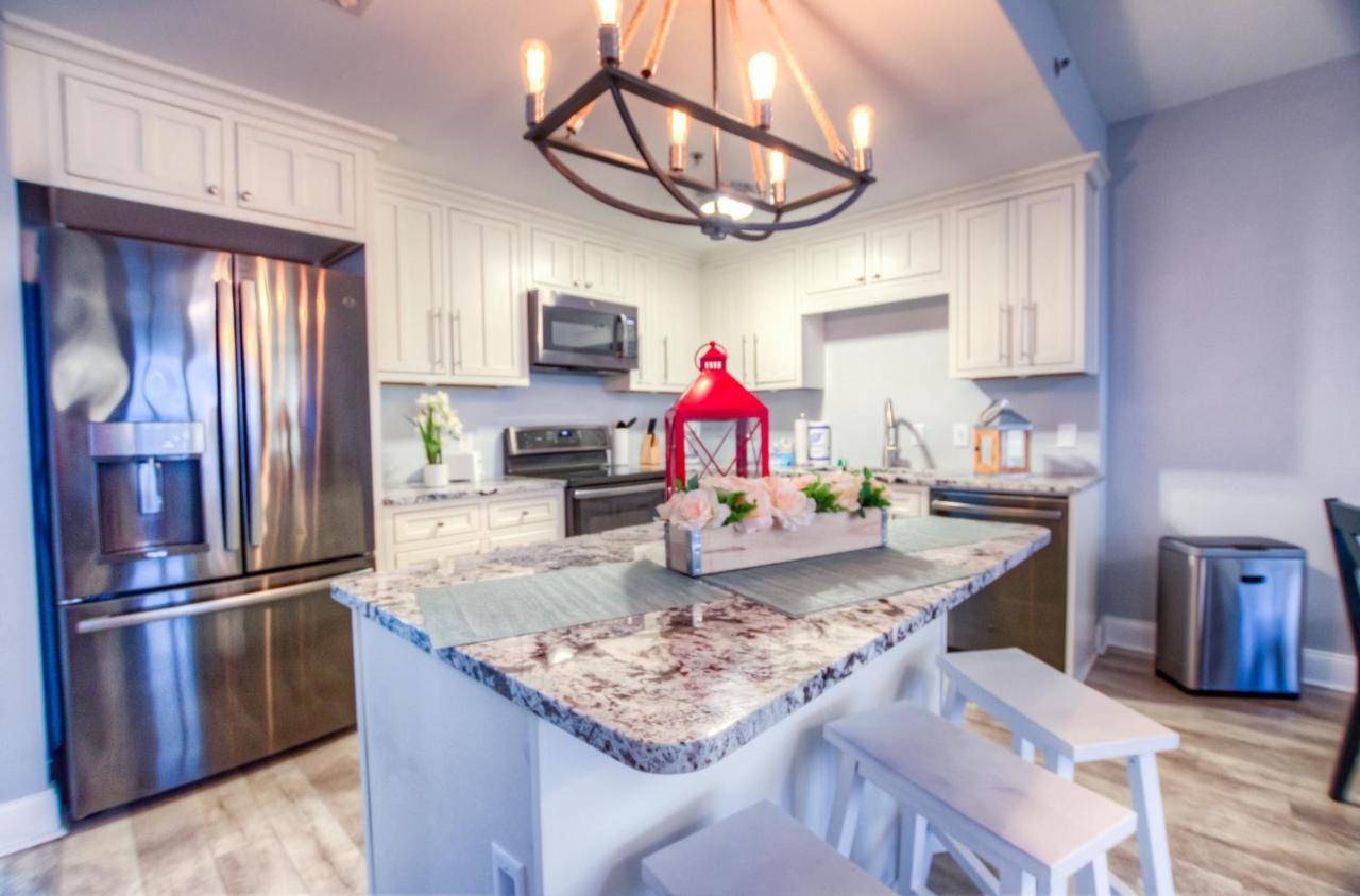 Holiday home Brand New! Laketown Wharf 633! Amazing 3 Bd, Great Location, And Awesome Amenities! *