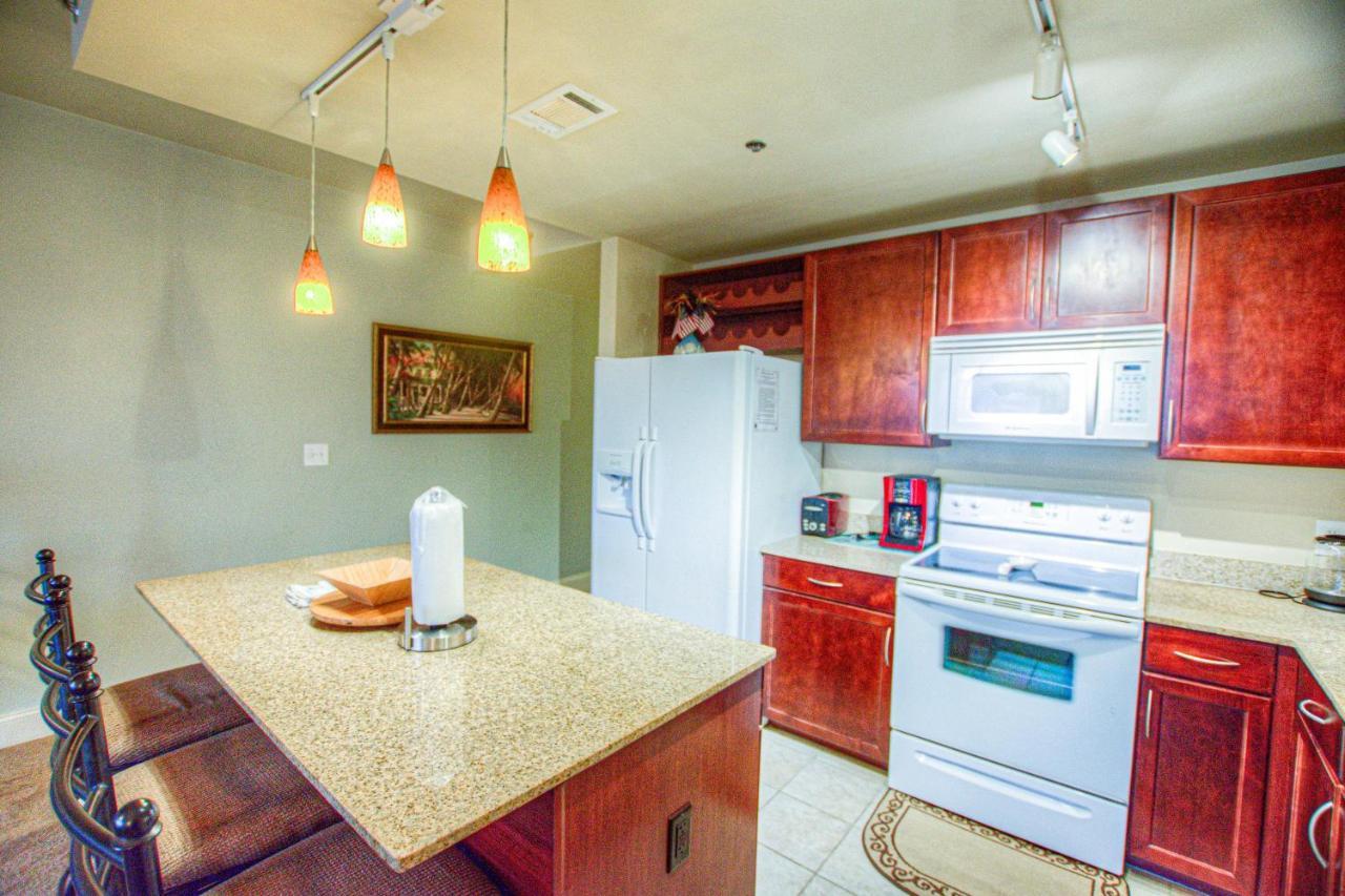 Laketown 232 - 2 Bd, Light Show From Balcony, Fantastic Amenities * Panama City Beach